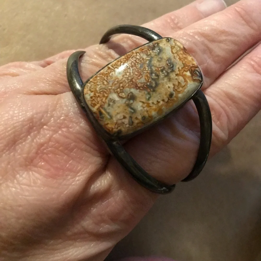Vintage Sterling Silver Tan Agate Cuff Bracelet - for small wrists - Picture 6 of 12